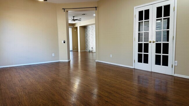 Building Photo - 839 E Las Colinas Pl