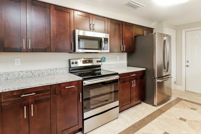 Building Photo - 4102 N Bay Hills Blvd