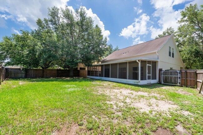Building Photo - Updated 4BR with Bonus Room in Riverview!
