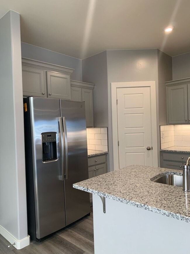 Building Photo - 5690 S Garnet Dr