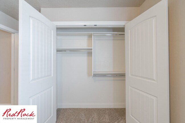 Building Photo - Dog Friendly, Pleasant 4 Bedroom, 2.5 Bathroom Townhome