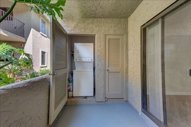 Building Photo - 10170 Camino Ruiz