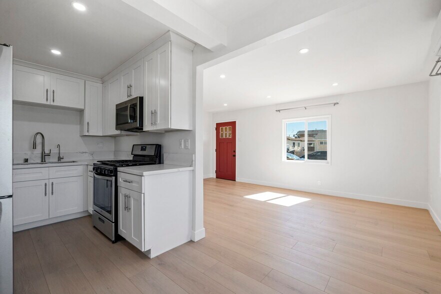 Building Photo - 13312 Lemoli Ave