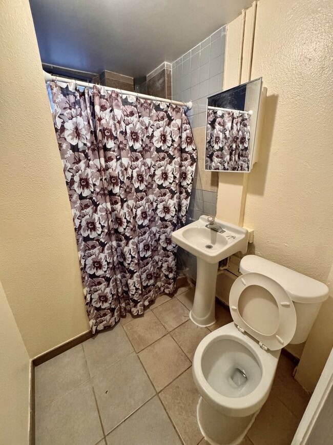 Building Photo - Move-In Ready 4BR Home with Finished Basement, Flex Space & Large Yard