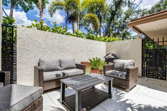 Building Photo - ** RETREAT AT NAPLES ** 3 BED / 2 BATH - C...