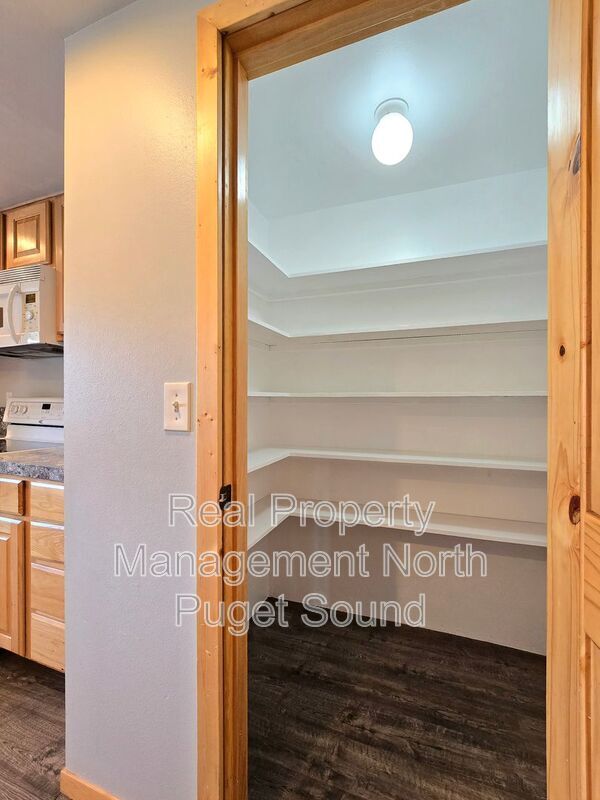 Building Photo - 4914 6th Ave NW