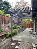 Building Photo - 737 Orinda Ln