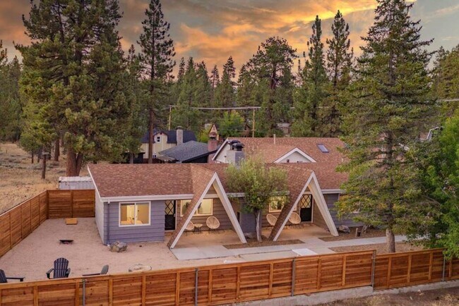 Building Photo - Cozy, Fully Furnished, One Bedroom One Bathroom Rental Minutes Away from the Big Bear Lake Front!