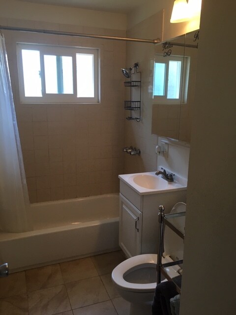 Building Photo - 1051 Mango Ave