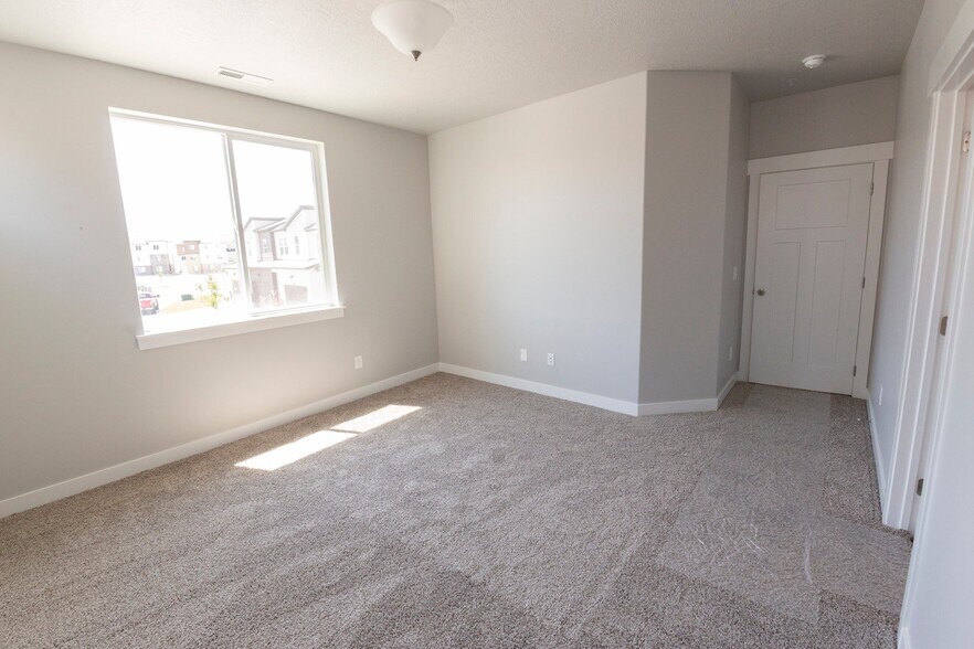 Building Photo - 734 N 260 W