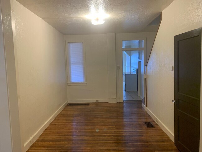 Building Photo - York City-3 Bedroom 1 Bath House