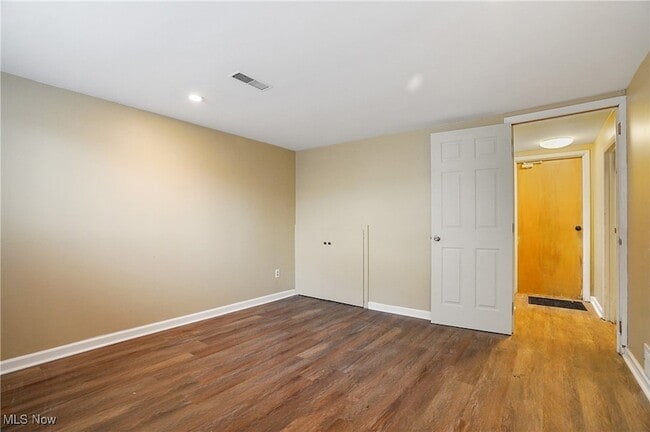 Building Photo - 7429 Sylvan Dr