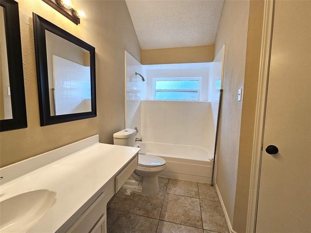 Building Photo - 2705 Francisco Dr