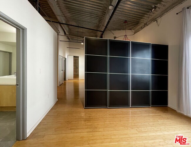 Building Photo - 1130 Flower St