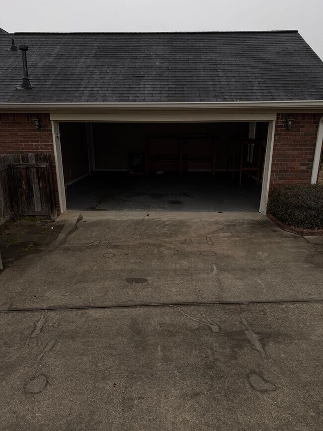 Building Photo - 1500 Cedar Hill Trail