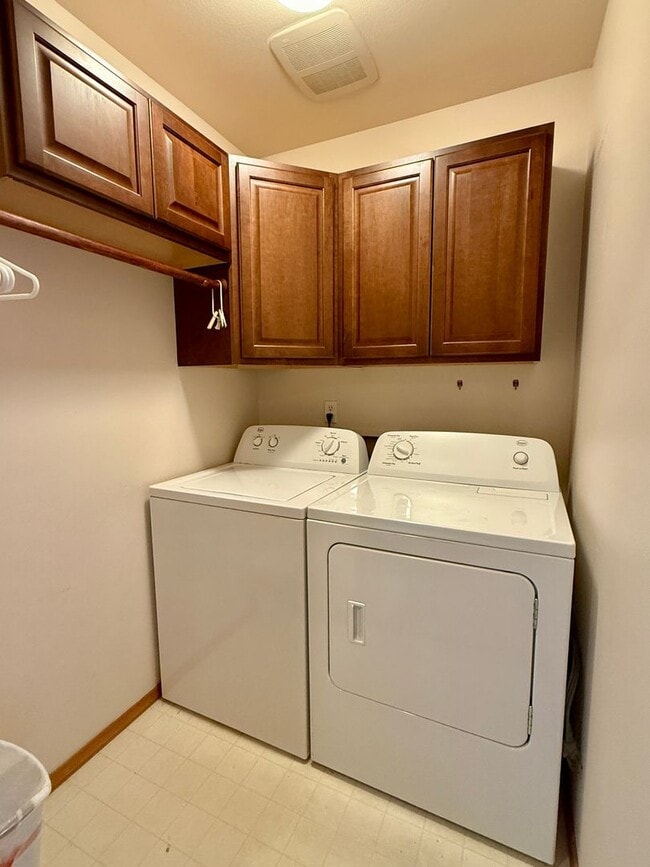 Building Photo - Immaculate Mill Creek Rambler | A/C • Cul-...