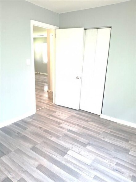 Building Photo - 5253 Brookdale Dr