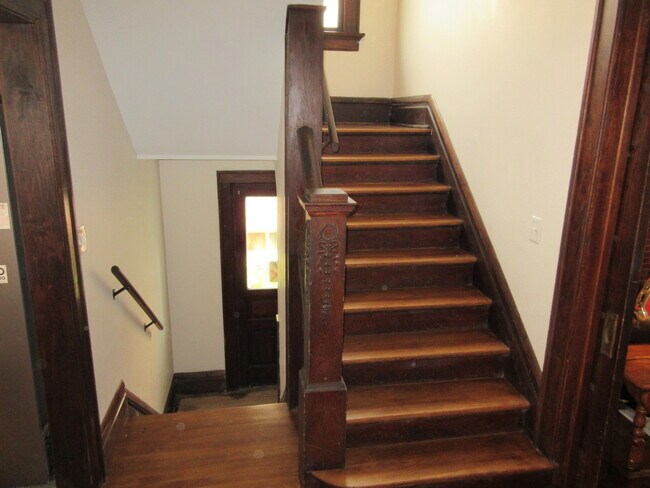 Building Photo - 53 E Northwood Ave