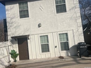 Building Photo - 1750 W Craig Pl