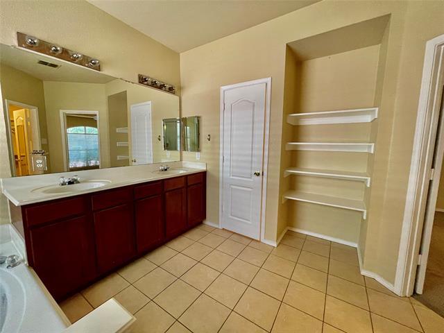 Building Photo - 1535 Silver Spur Dr