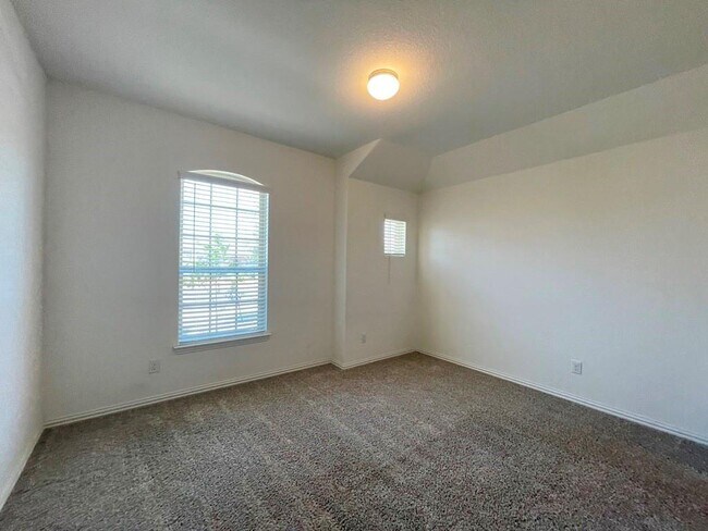 Building Photo - 205 Baralo St