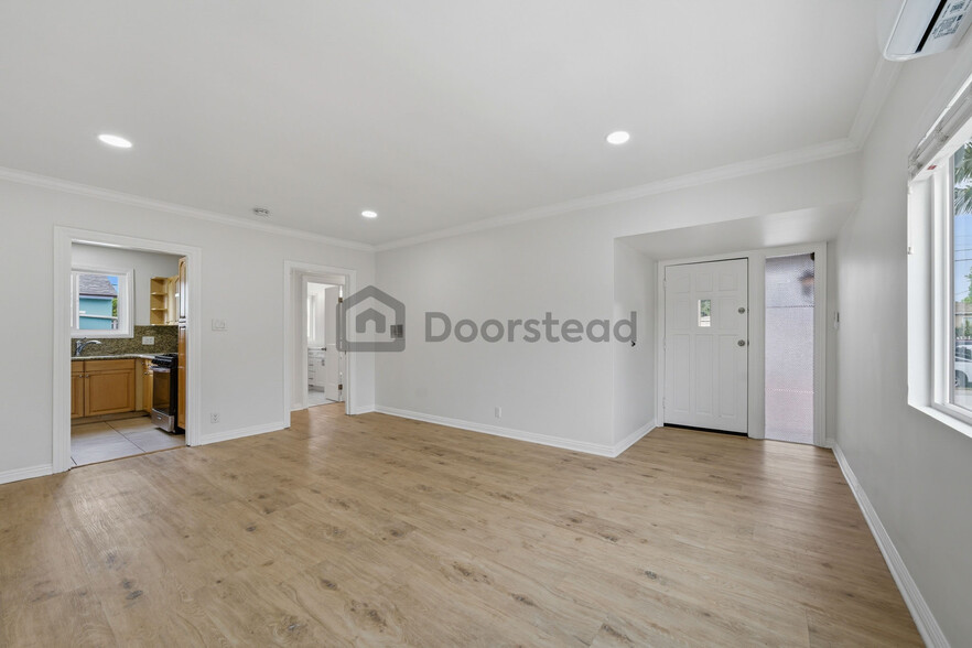 Building Photo - 16306 S Denver Ave