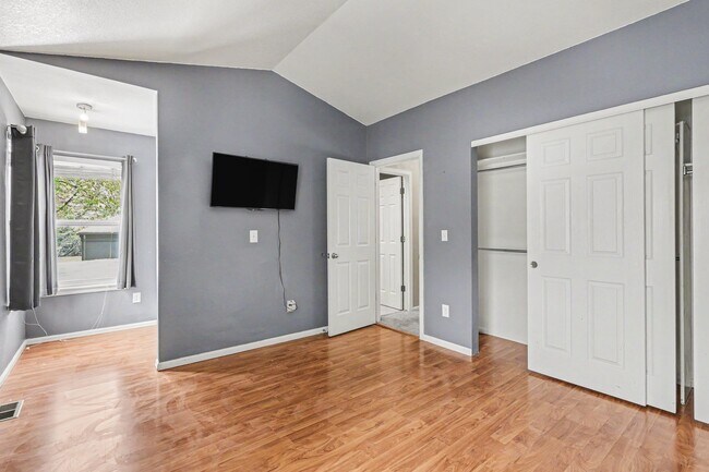 Building Photo - 2669 S Deframe Cir