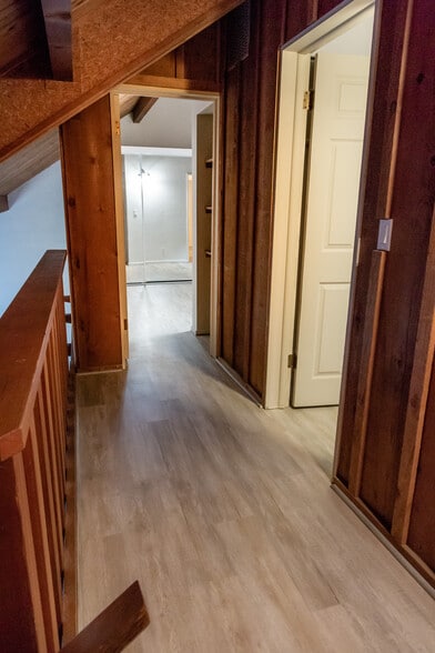 Building Photo - 1072 SW E Ave