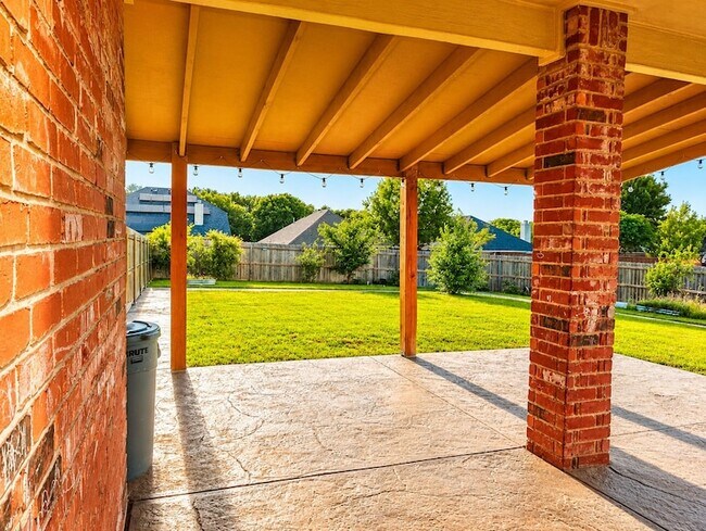 Building Photo - 1114 Hidden Creek Dr