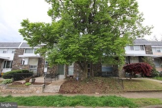 Building Photo - 2734 W Country Club Rd