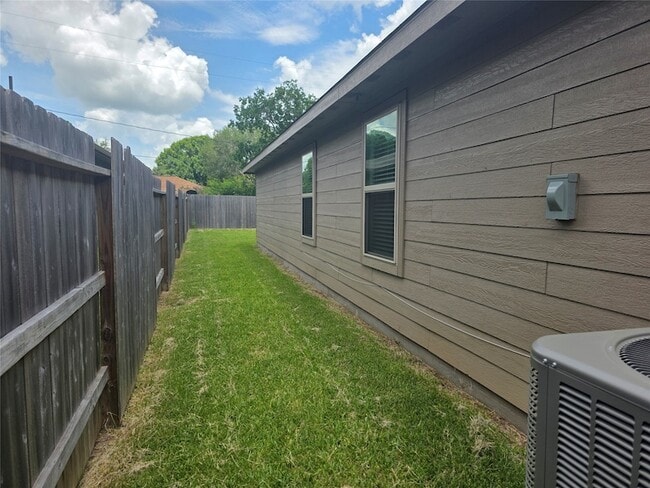Building Photo - 314 Riverwood Village Ln