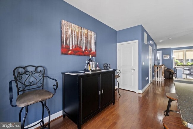 Building Photo - 2509 S Kenmore Ct