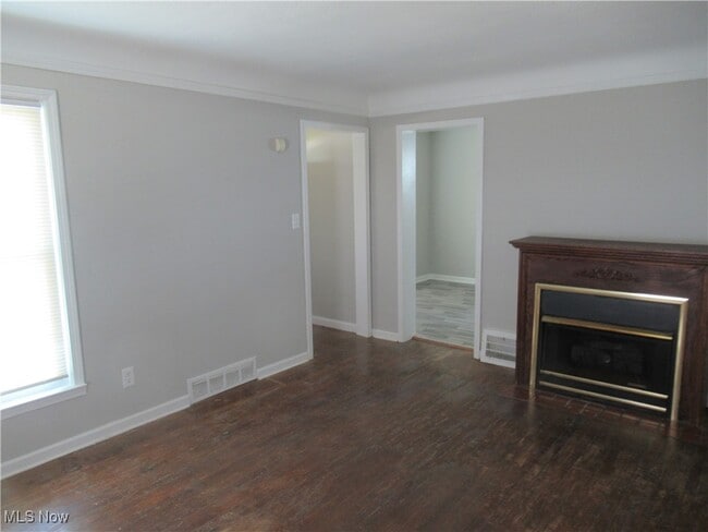 Building Photo - 11901 Wayland Ave