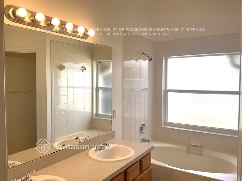 Building Photo - 2802 Wilshire Rd