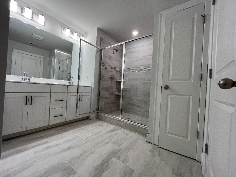 Building Photo - 812 Mackay Crk