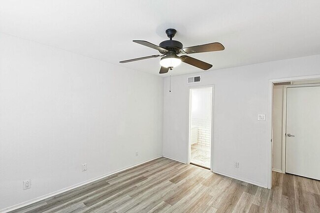 Building Photo - 4800 Northway Dr