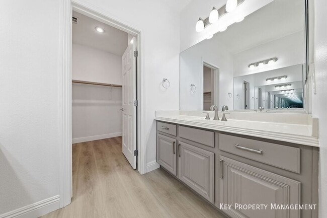 Building Photo - 956 Via Canale Dr