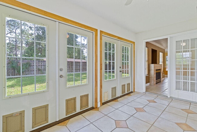 Building Photo - 208 Palm Cir