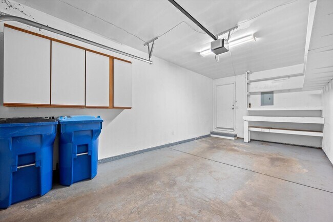 Building Photo - Cherry Creek Schools Condo | Balcony, Fireplace, Garage + Pool