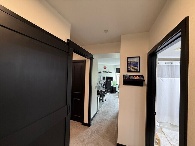 Building Photo - Modern 1BR Condo with Luxury Amenities in ...