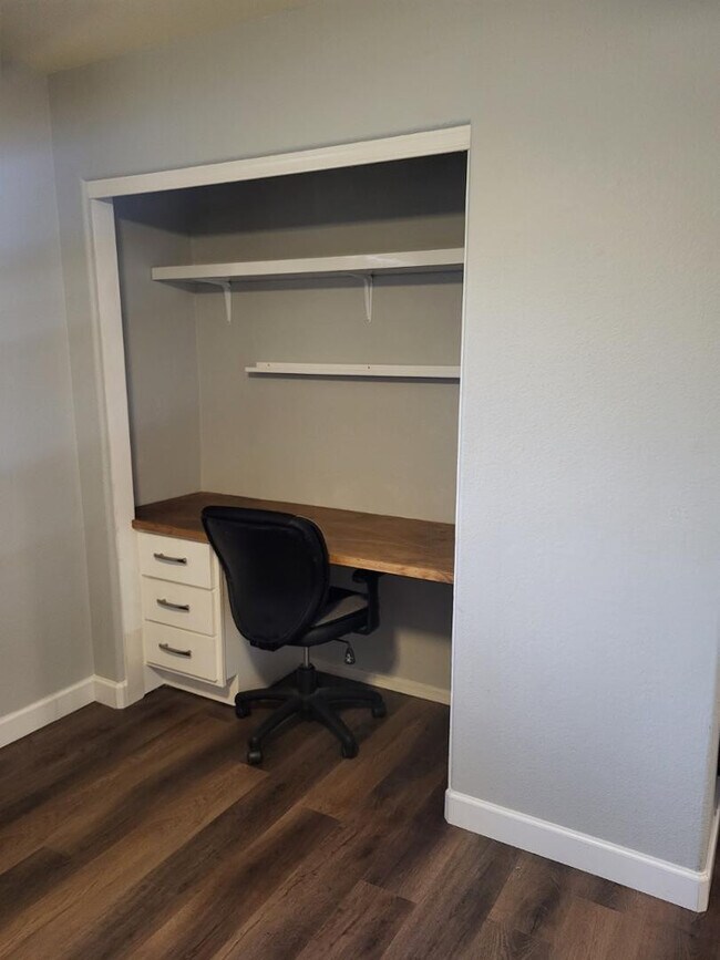 Building Photo - 8213 W Quail Ave