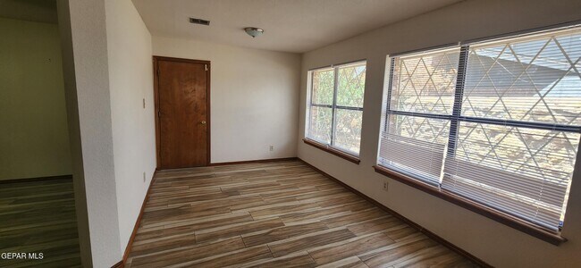 Building Photo - 1392 Adabel Dr