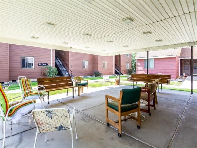 Building Photo - 2212 Cove Ave