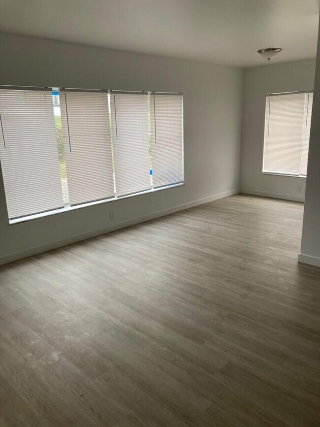 Building Photo - Cozy 2-Bedroom Apartment with Convenient Amenities