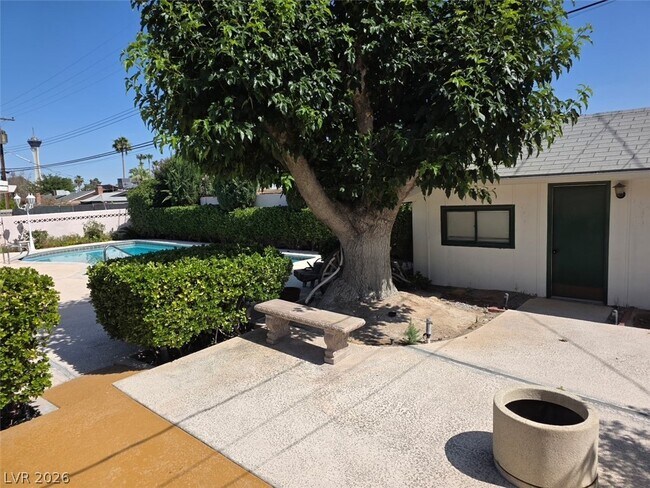 Building Photo - 2725 Colanthe Ave