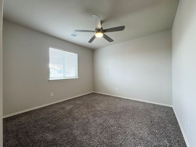 Building Photo - Northeast El Paso 4 Bed Refrig A/C with Bo...