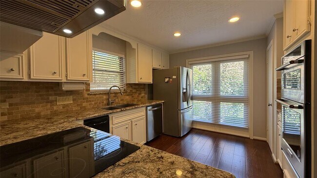 Building Photo - 11527 Cedar Creek Dr