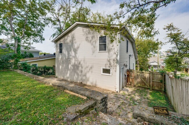 Building Photo - Welcome home to this stunning home in the great Sylvan Heights neighborhood!