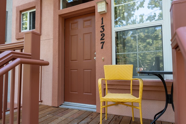 Building Photo - 1327 Auzerais Ave