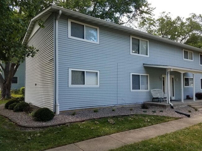 Side view - 306 E Henry St